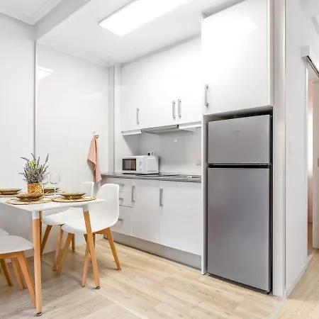 Estefany A 100 M De Playa * Торевьиа